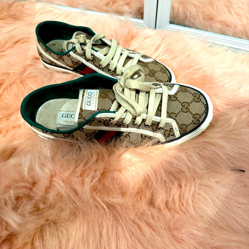 Women shoes